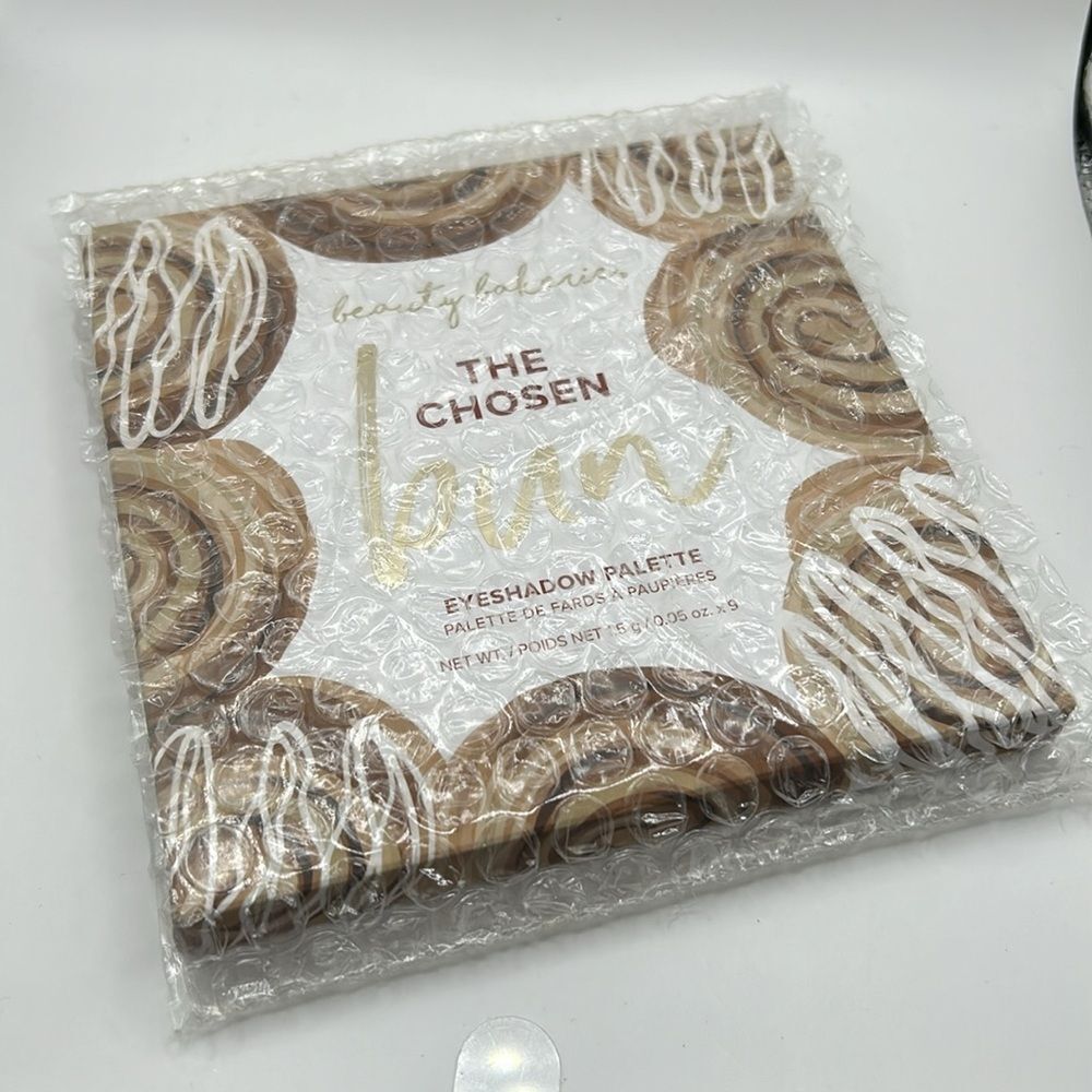 Beauty Bakerie The Chosen Bun Eyeshadow Palette NWT - Picture 6 of 6
